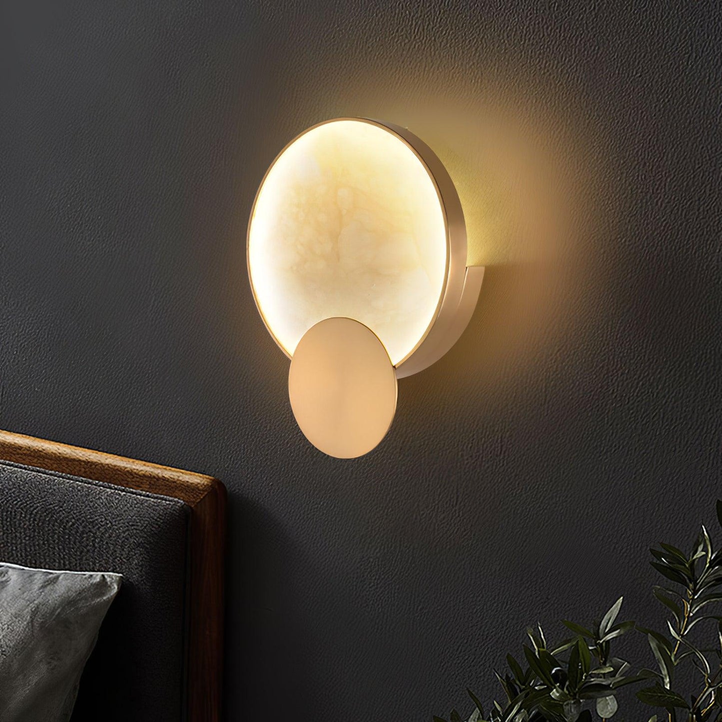 Gold Alabaster Cylinder Wall Light / ∅ 8.6″ x H 11.4″ / Dia 22cm x H 29cm / Gold & White Alabaster / Cool White