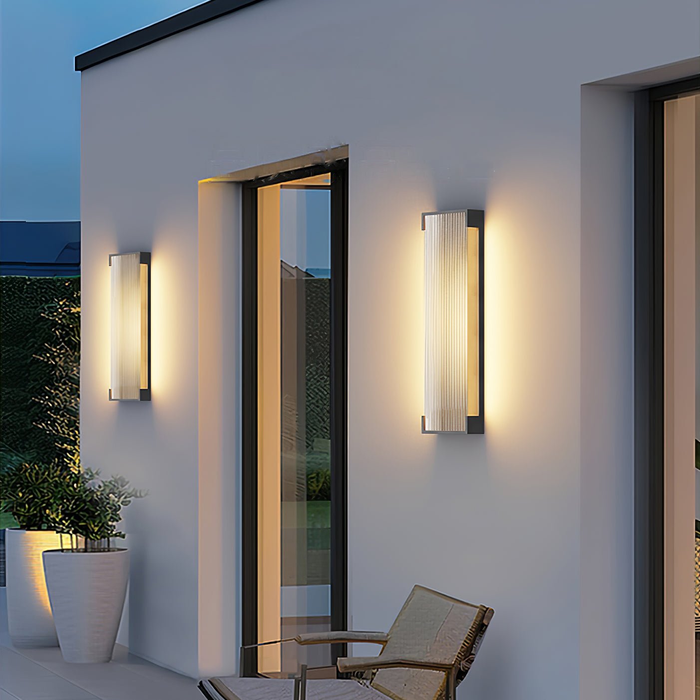 Ribbed Black LED Outdoor Wall Light / L 6.3″ x H 19.7″ x Depth 4.7″ / Warm Light / Single