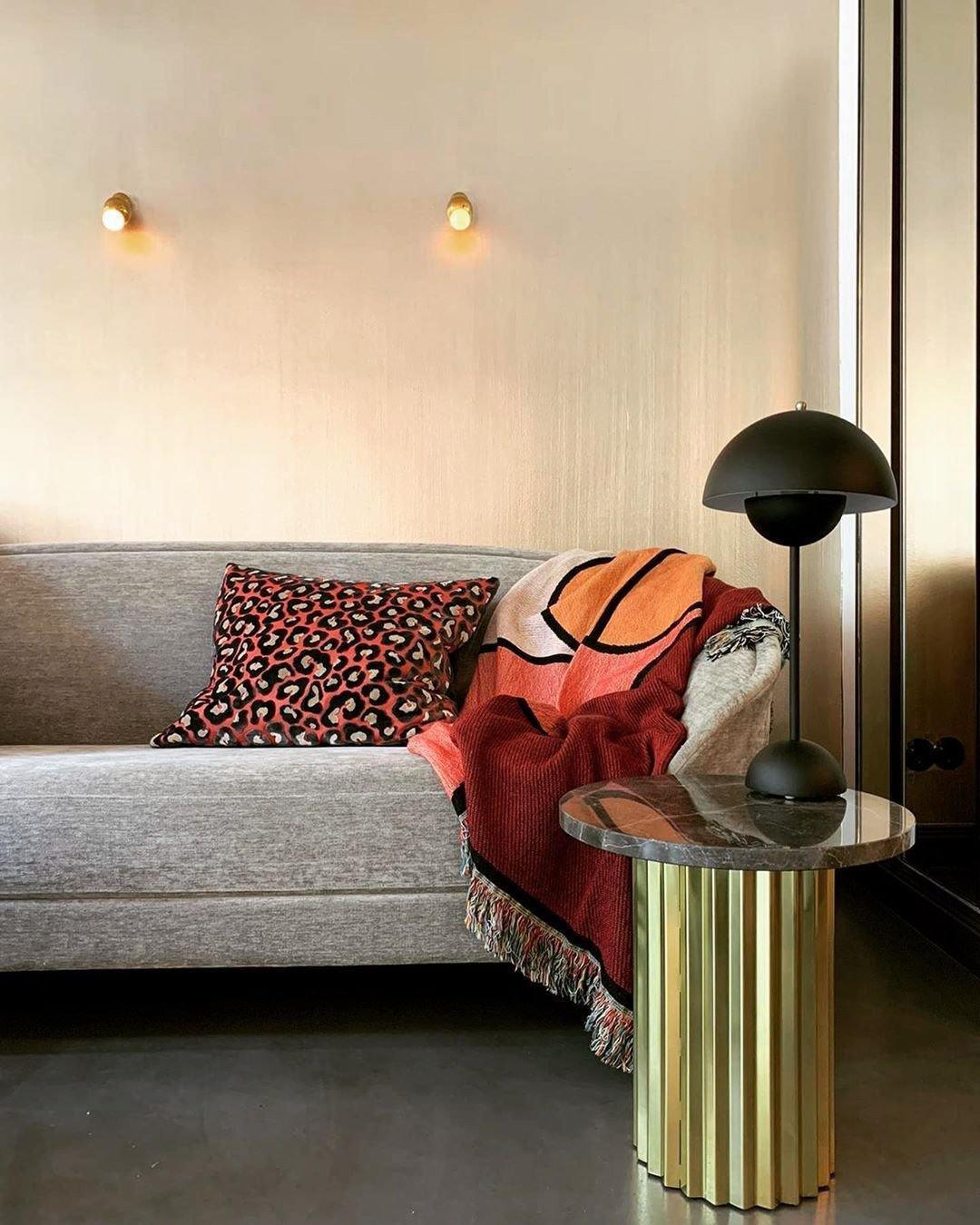 Suspended Glass Globe Wall Light / ∅ 3.9″ x H 6.81″ / Dia 10cm x H 17.3cm / Chrome / Suspension Rod